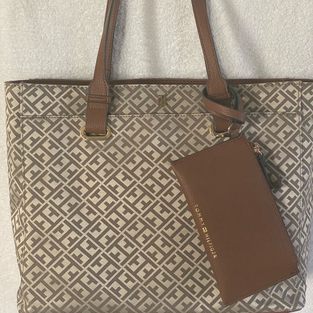 Executive Tote. Tommy Hilfiger